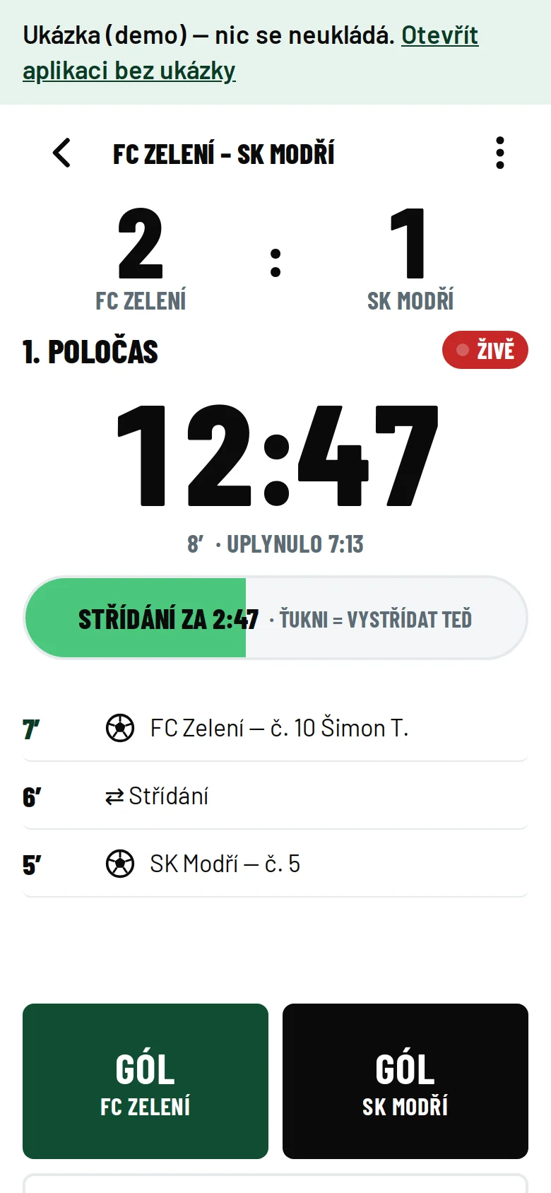 Běžící zápas: časomíra, FC Zelení 2:1 SK Modří, pruh střídání